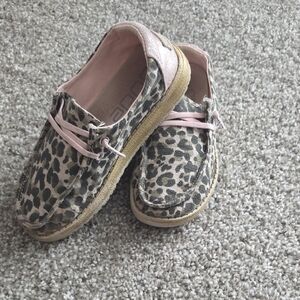 Hey Dude Kids Moccasins in Leopard and Light Pink